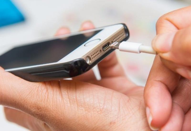 Как заряжать телефон без зарядного устройства: топ уникальных способов и полезных фишек